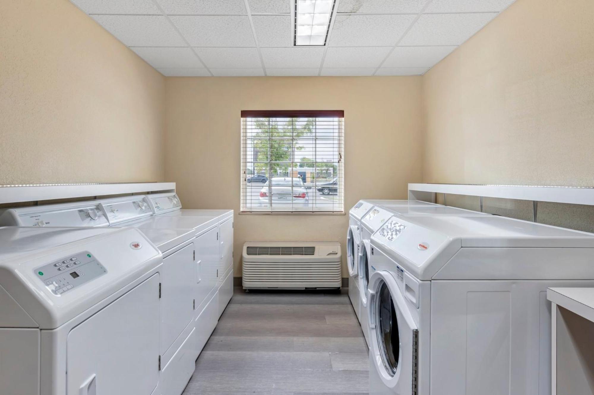 Candlewood Suites Indianapolis East By Ihg Exteriör bild